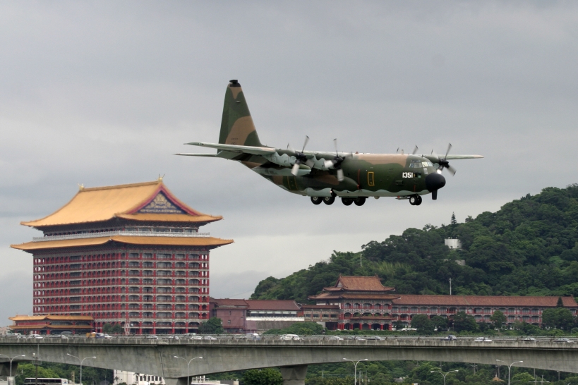 中華民國空軍C-130HE電子干擾機